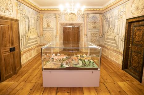 Tzv. rokokový salonek s nástěnnými malbami z 18. století, archiv MSP